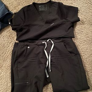 Black figs scrubs